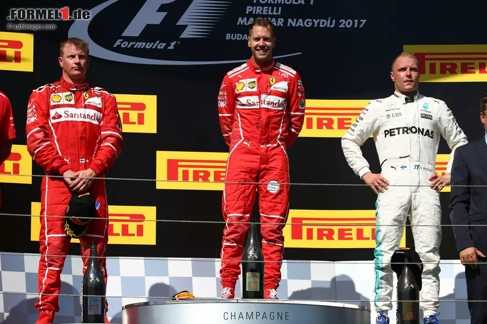 Foto zur News: Sebastian Vettel (Ferrari), Kimi Räikkönen (Ferrari) und Valtteri Bottas (Mercedes)