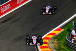 Foto zur News: Esteban Ocon (Force India) und Sergio Perez (Force India)