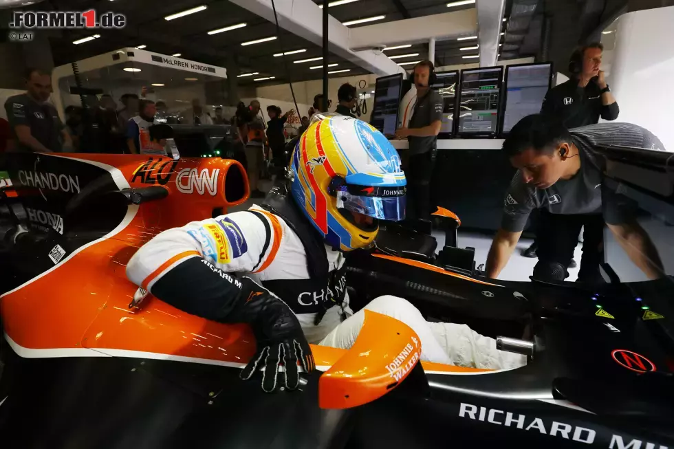 Foto zur News: Fernando Alonso (McLaren)