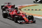 Foto zur News: Kimi Räikkönen (Ferrari) und Sebastian Vettel (Ferrari)