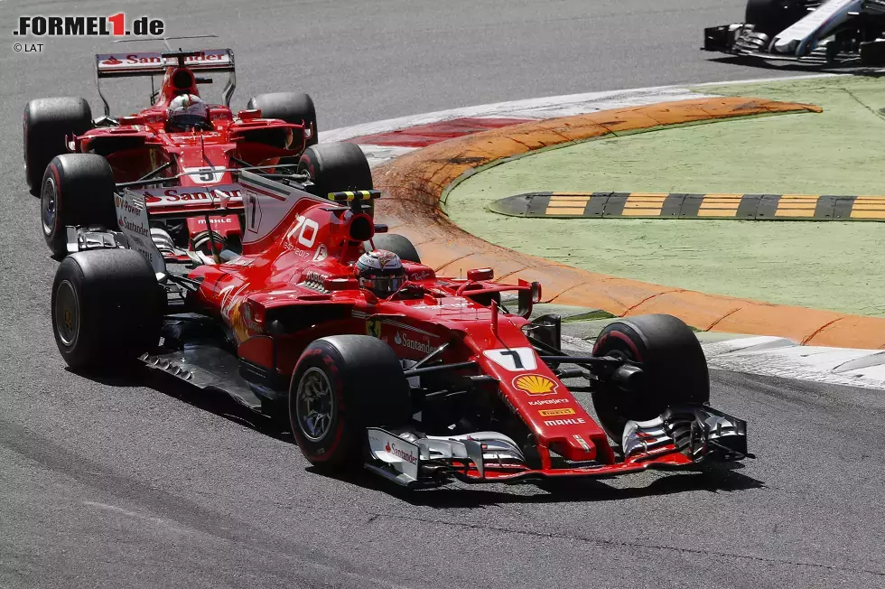 Foto zur News: Kimi Räikkönen (Ferrari) und Sebastian Vettel (Ferrari)