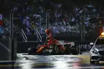 Foto zur News: Kimi Räikkönen (Ferrari) und Max Verstappen (Red Bull)