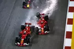 Foto zur News: Kimi Räikkönen (Ferrari), Sebastian Vettel (Ferrari) und Max Verstappen (Red Bull)