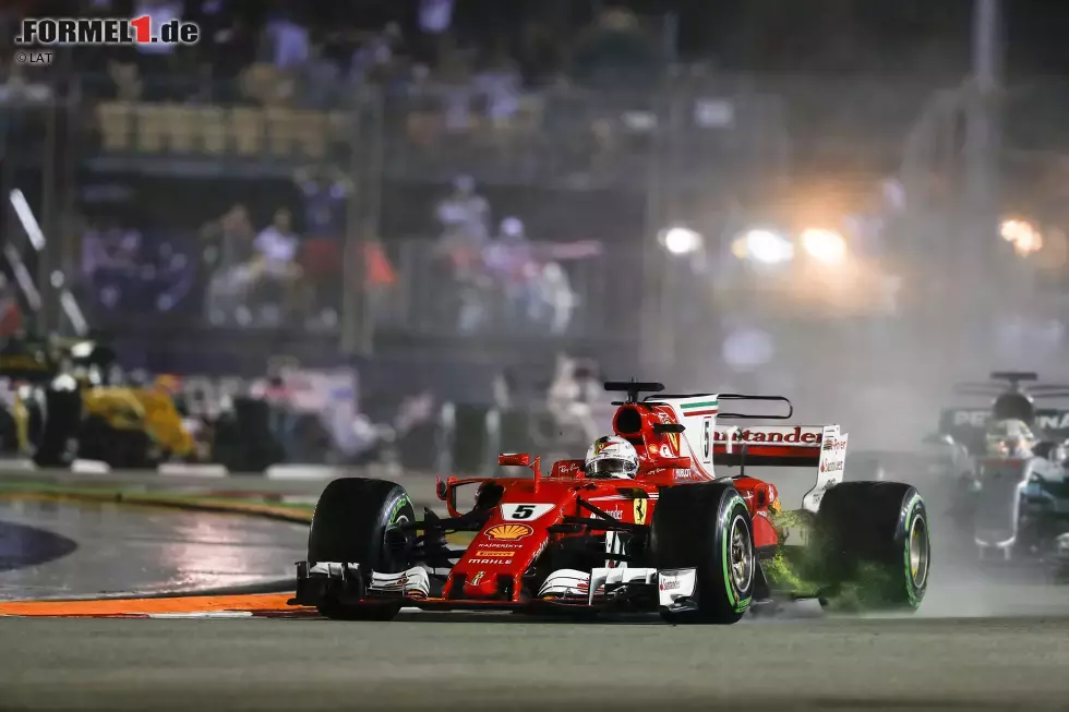 Foto zur News: Sebastian Vettel (Ferrari) und Lewis Hamilton (Mercedes)