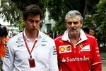 Foto zur News: Toto Wolff und Maurizio Arrivabene