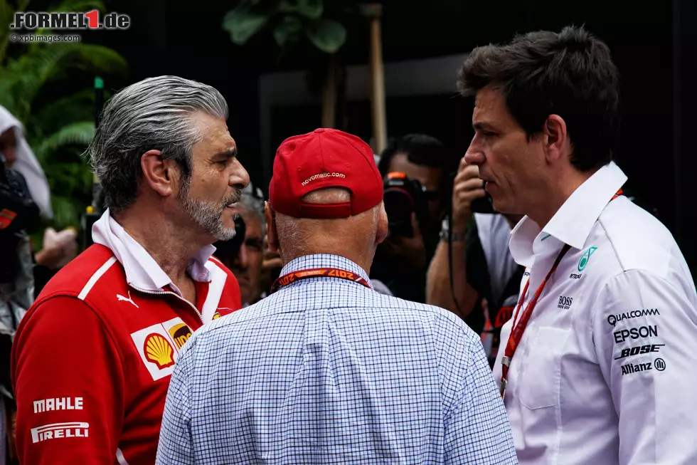 Foto zur News: Maurizio Arrivabene, Niki Lauda und Toto Wolff