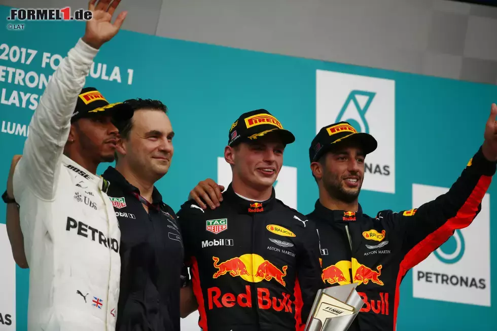 Foto zur News: Lewis Hamilton (Mercedes), Max Verstappen (Red Bull) und Daniel Ricciardo (Red Bull)