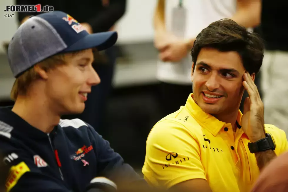 Foto zur News: Brendon Hartley (Toro Rosso) und Carlos Sainz (Renault)