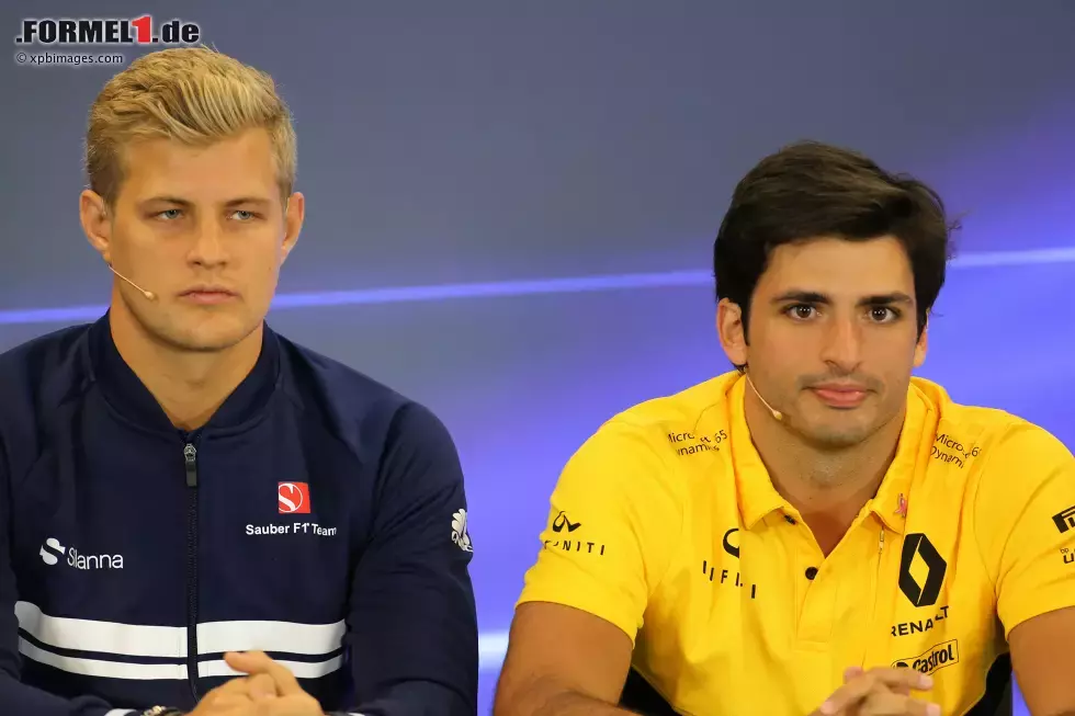 Foto zur News: Marcus Ericsson (Sauber) und Carlos Sainz (Renault)