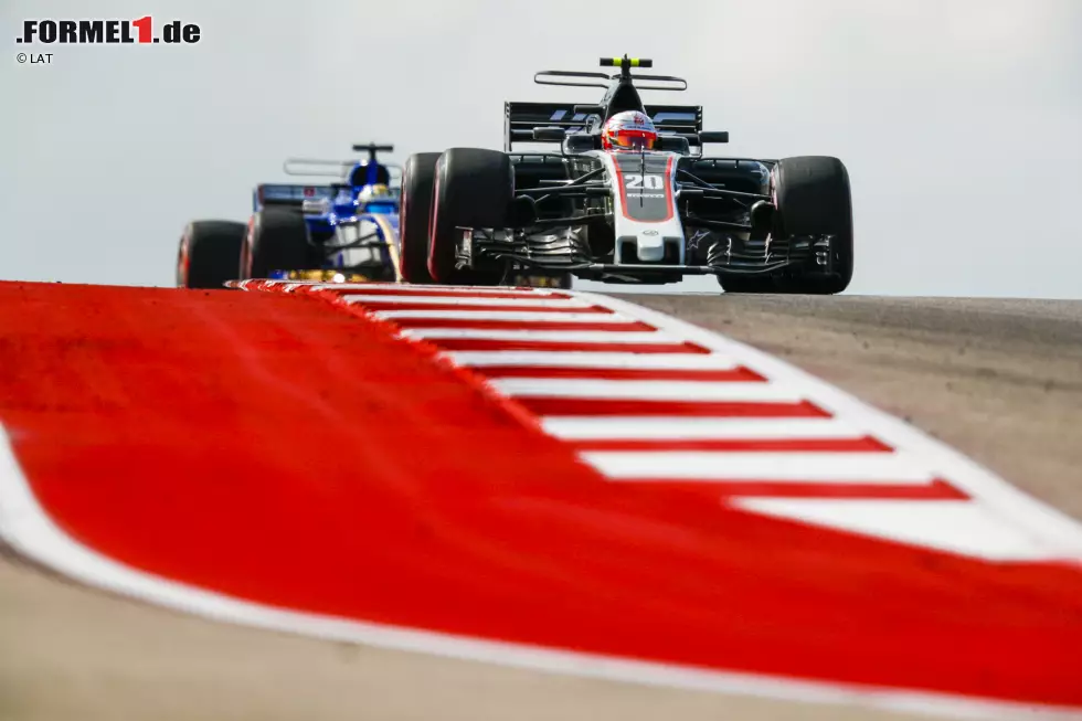 Foto zur News: Kevin Magnussen (Haas) und Marcus Ericsson (Sauber)