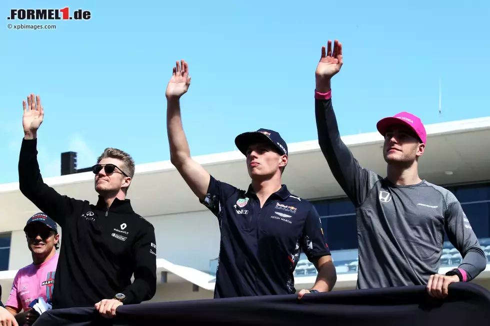 Foto zur News: Nico Hülkenberg (Renault), Max Verstappen (Red Bull) und Stoffel Vandoorne (McLaren)