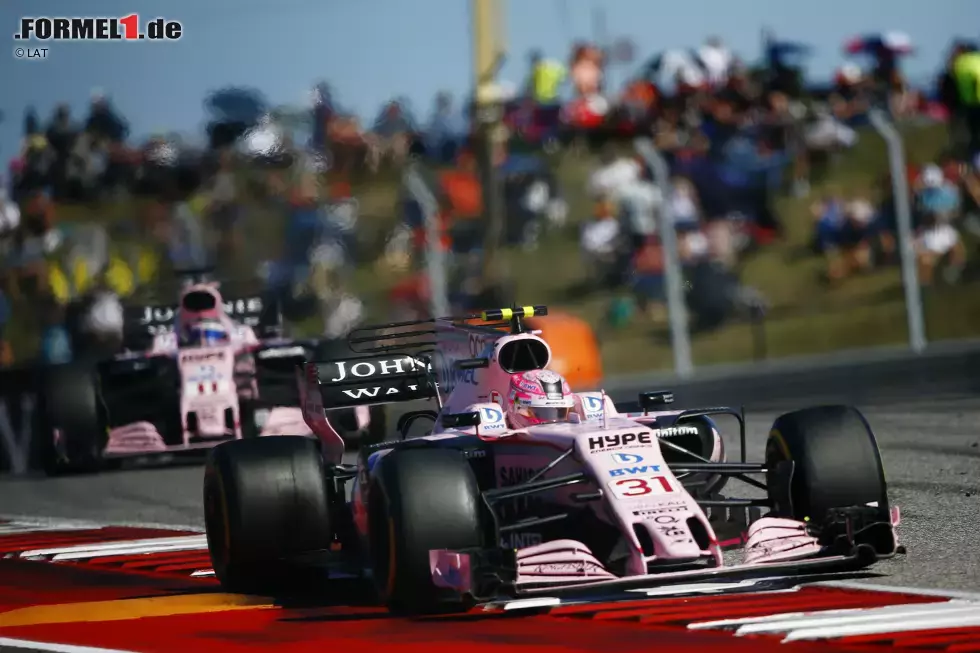 Foto zur News: Esteban Ocon (Force India) und Sergio Perez (Force India)