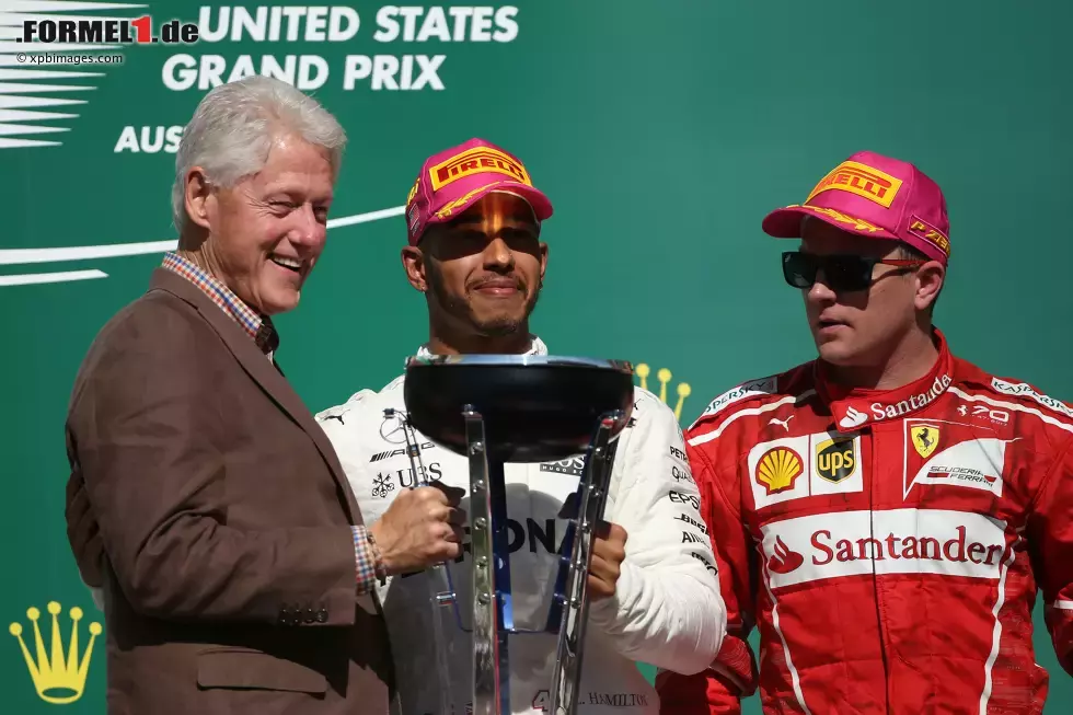 Foto zur News: Lewis Hamilton (Mercedes) und Kimi Räikkönen (Ferrari)