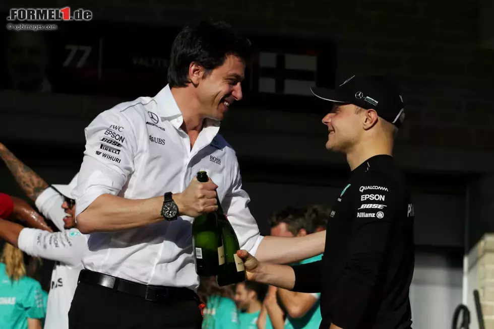 Foto zur News: Toto Wolff und Valtteri Bottas (Mercedes)