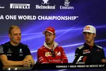 Foto zur News: Valtteri Bottas (Mercedes), Sebastian Vettel (Ferrari) und Pierre Gasly (Toro Rosso)