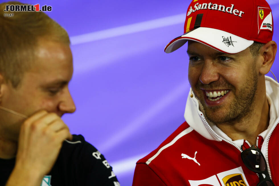 Foto zur News: Valtteri Bottas (Mercedes) und Sebastian Vettel (Ferrari)