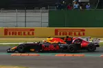 Foto zur News: Max Verstappen (Red Bull) und Sebastian Vettel (Ferrari)