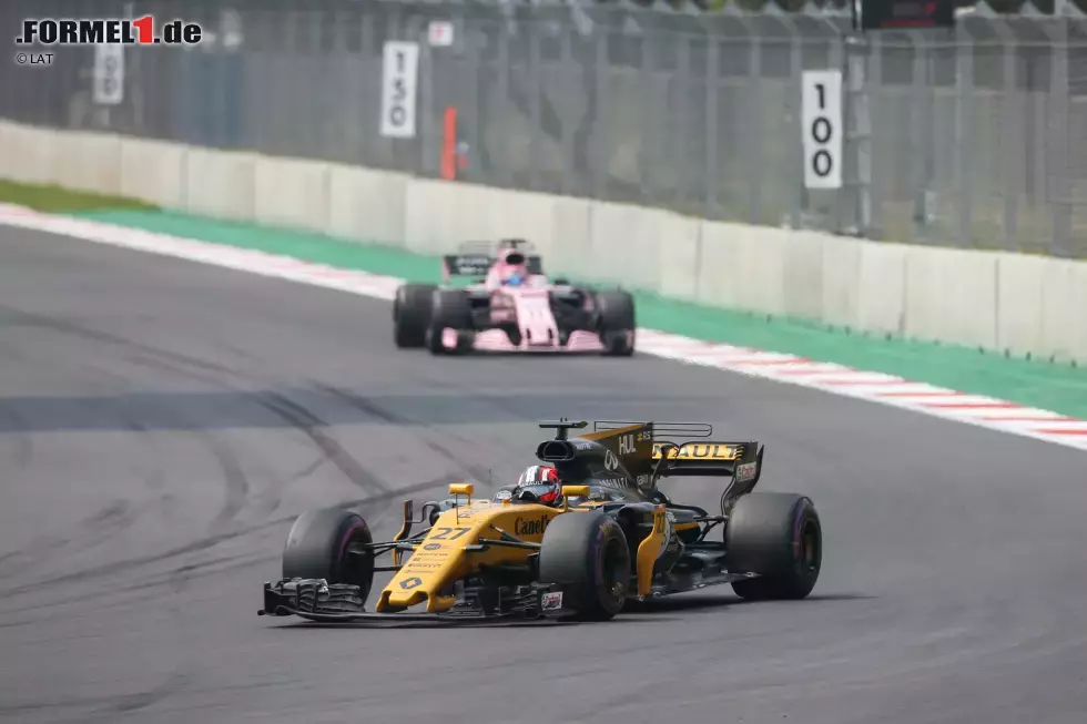 Foto zur News: Nico Hülkenberg (Renault) und Sergio Perez (Force India)