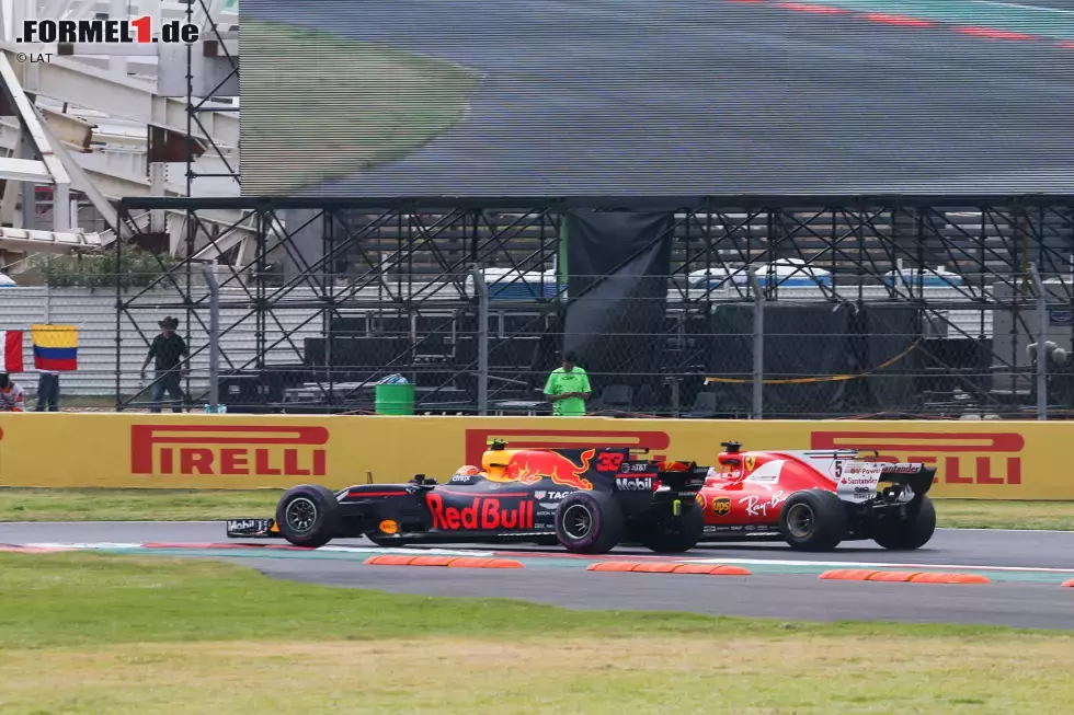 Foto zur News: Max Verstappen (Red Bull) und Sebastian Vettel (Ferrari)