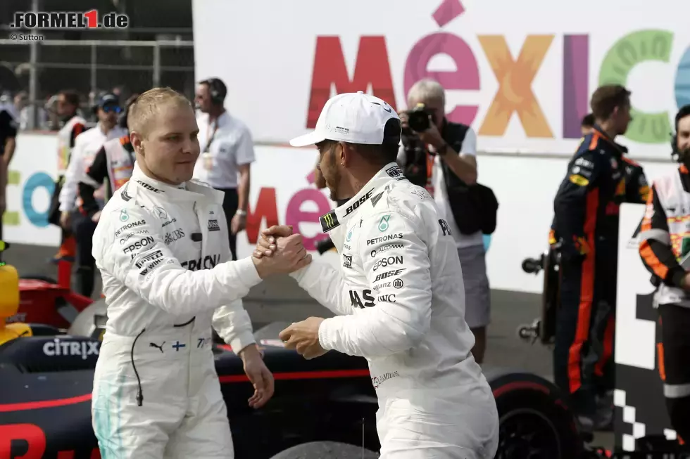 Foto zur News: Lewis Hamilton (Mercedes) und Valtteri Bottas (Mercedes)