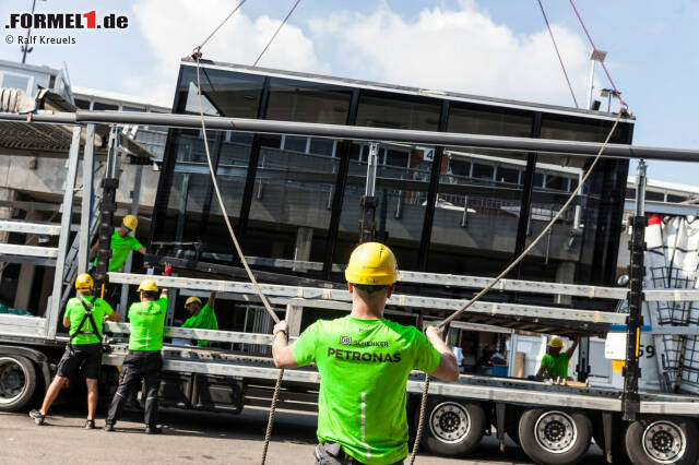 Foto zur News: DB Schenker als Logistikdienstleister für Mercedes-AMG Petronas Motorsport - alles im Griff!