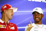 Foto zur News: Sebastian Vettel (Ferrari) und Lewis Hamilton (Mercedes)