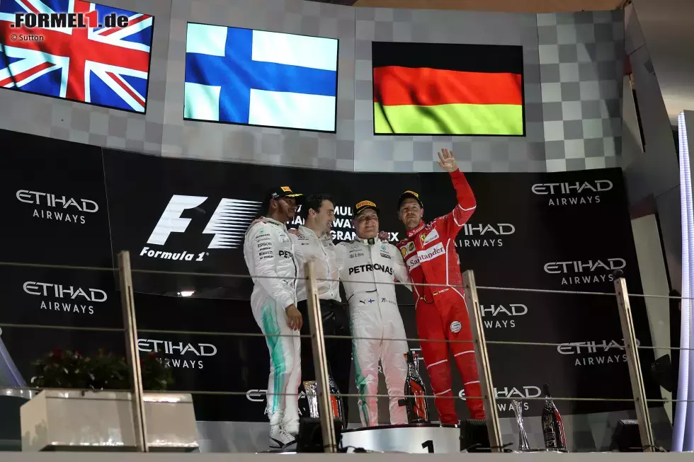 Foto zur News: Lewis Hamilton (Mercedes), Valtteri Bottas (Mercedes) und Sebastian Vettel (Ferrari)