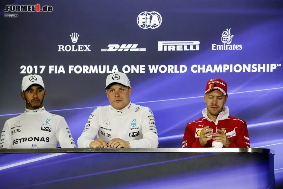 Foto zur News: Lewis Hamilton (Mercedes), Valtteri Bottas (Mercedes) und Sebastian Vettel (Ferrari)