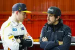 Foto zur News: Stoffel Vandoorne (McLaren) und Fernando Alonso (McLaren)