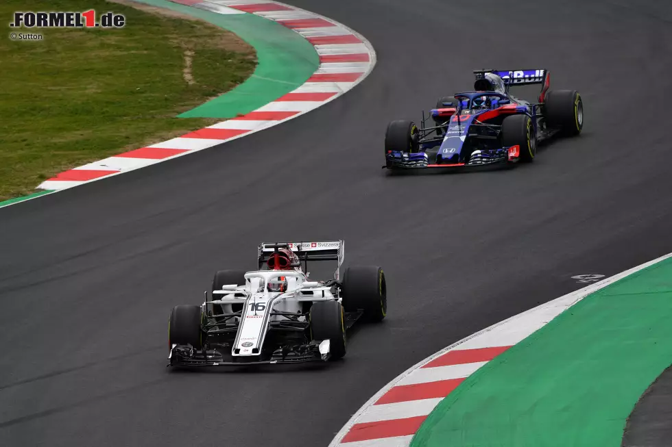 Foto zur News: Charles Leclerc (Sauber) und Pierre Gasly (Toro Rosso)