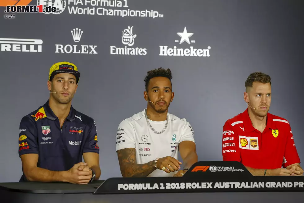 Foto zur News: Daniel Ricciardo (Red Bull), Lewis Hamilton (Mercedes) und Sebastian Vettel (Ferrari)