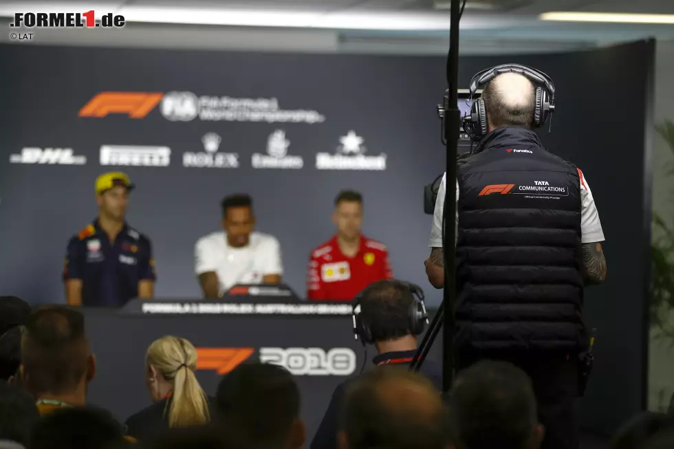 Foto zur News: Daniel Ricciardo (Red Bull), Lewis Hamilton (Mercedes) und Sebastian Vettel (Ferrari)