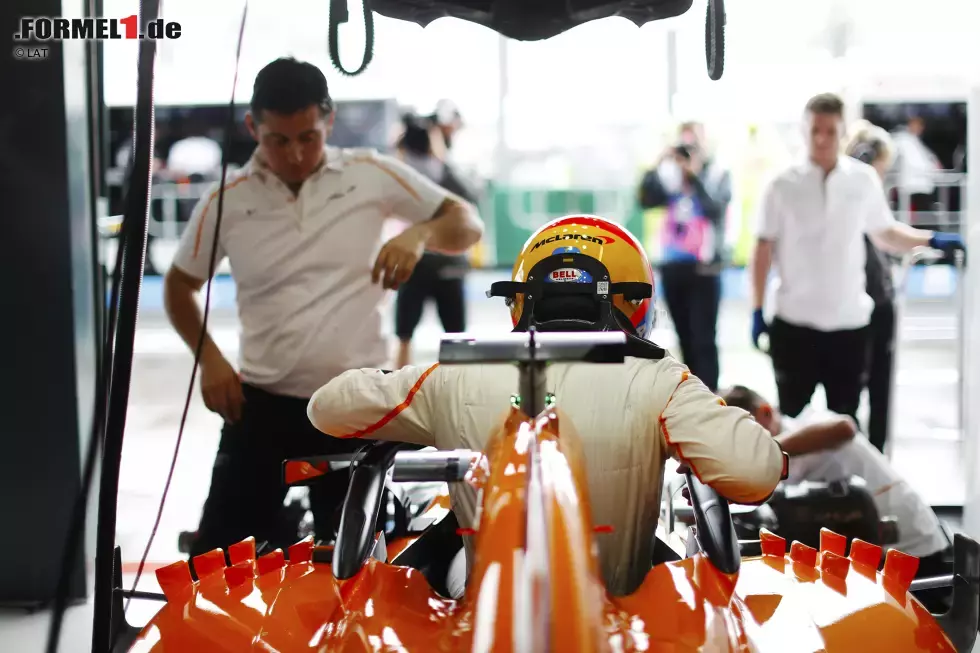 Foto zur News: Fernando Alonso (McLaren)