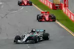 Foto zur News: Lewis Hamilton (Mercedes), Sebastian Vettel (Ferrari) und Kimi Räikkönen (Ferrari)