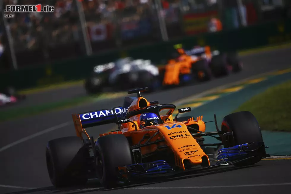 Foto zur News: Fernando Alonso (McLaren) und Stoffel Vandoorne (McLaren)