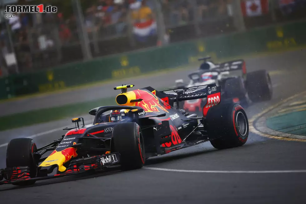 Foto zur News: Max Verstappen (Red Bull) und Romain Grosjean (Haas)