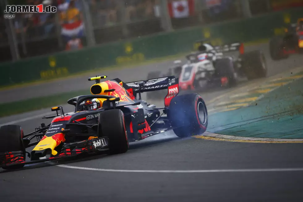 Foto zur News: Max Verstappen (Red Bull) und Romain Grosjean (Haas)