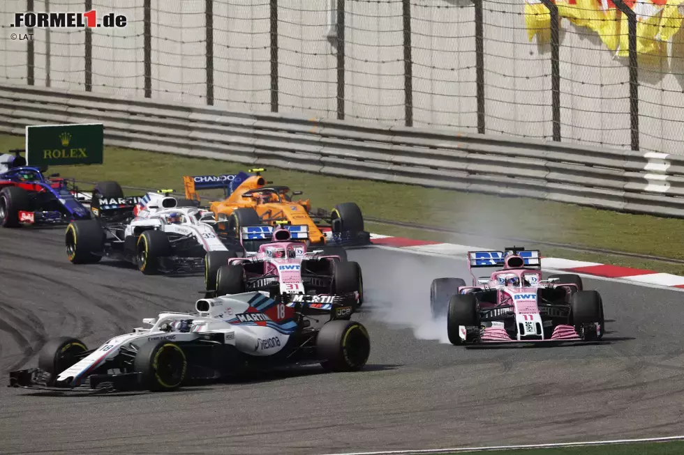 Foto zur News: Sergio Perez (Force India) und Lance Stroll (Williams)