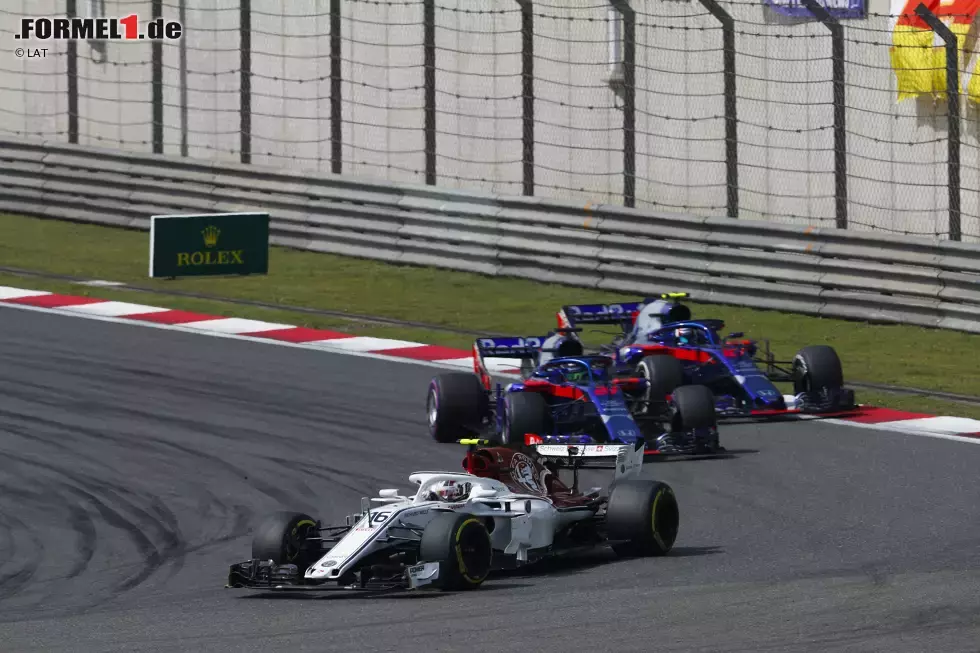 Foto zur News: Charles Leclerc (Sauber), Brendon Hartley (Toro Rosso) und Pierre Gasly (Toro Rosso)