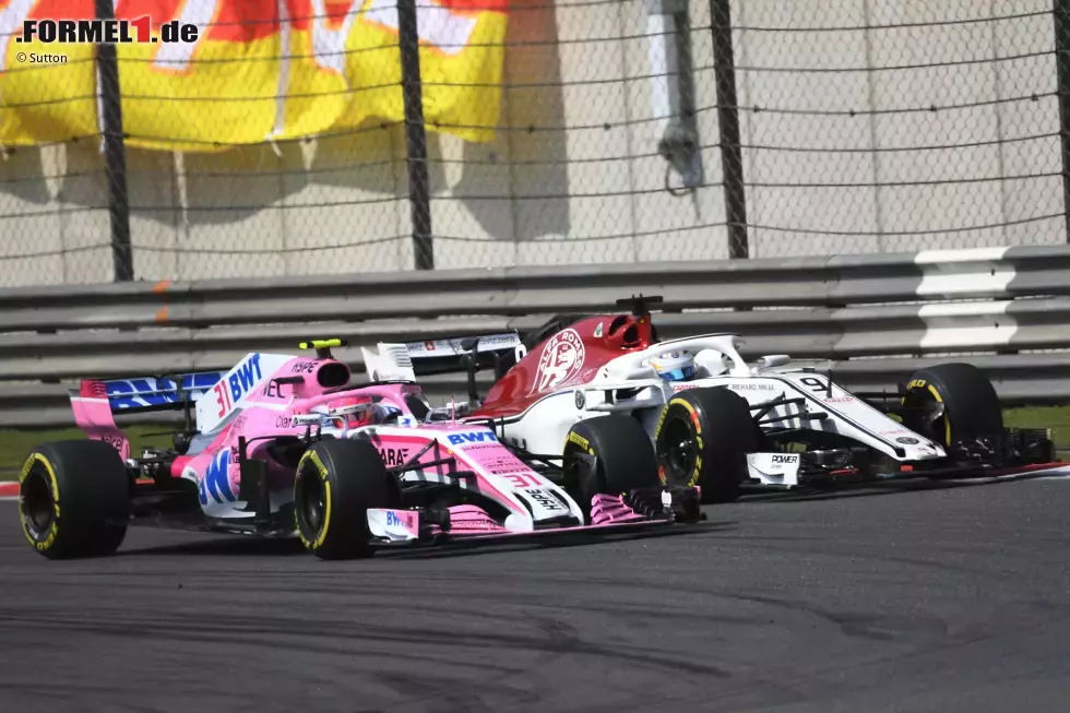 Foto zur News: Marcus Ericsson (Sauber) und Esteban Ocon (Force India)