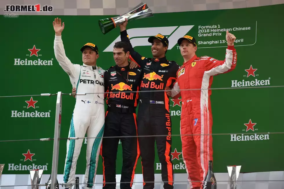 Foto zur News: Valtteri Bottas (Mercedes), Daniel Ricciardo (Red Bull) und Kimi Räikkönen (Ferrari)