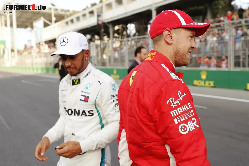 Foto zur News: Sebastian Vettel (Ferrari) und Lewis Hamilton (Mercedes)