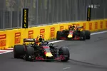 Foto zur News: Max Verstappen (Red Bull) und Daniel Ricciardo (Red Bull)