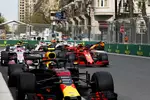 Foto zur News: Max Verstappen (Red Bull), Kimi Räikkönen (Ferrari), Sergio Perez (Force India), Carlos Sainz (Renault) und Esteban Ocon (Force India)