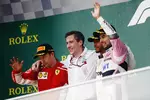 Foto zur News: Kimi Räikkönen (Ferrari), Lewis Hamilton (Mercedes) und Sergio Perez (Force India)