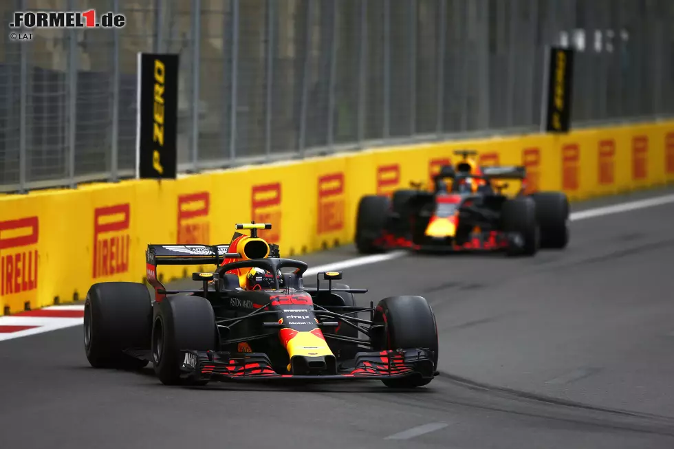 Foto zur News: Max Verstappen (Red Bull) und Daniel Ricciardo (Red Bull)