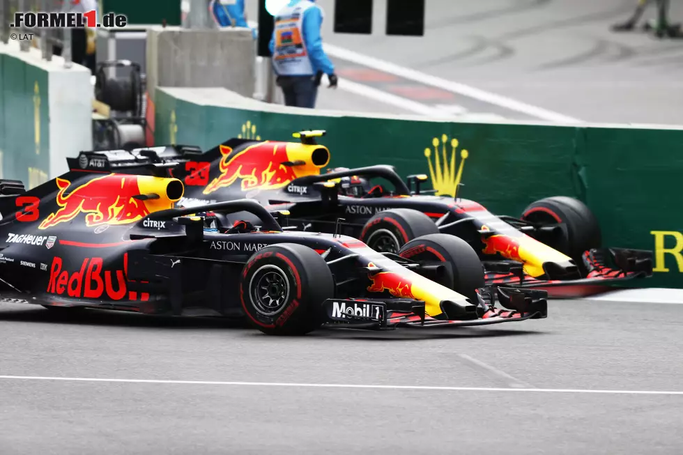 Foto zur News: Daniel Ricciardo (Red Bull) und Max Verstappen (Red Bull)