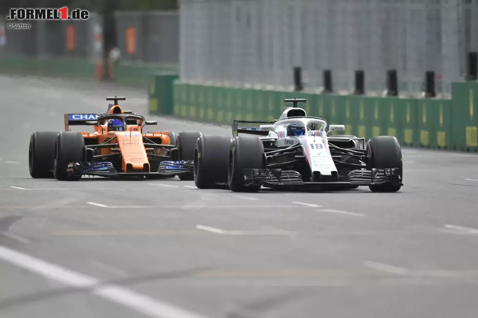 Foto zur News: Lance Stroll (Williams) und Fernando Alonso (McLaren)