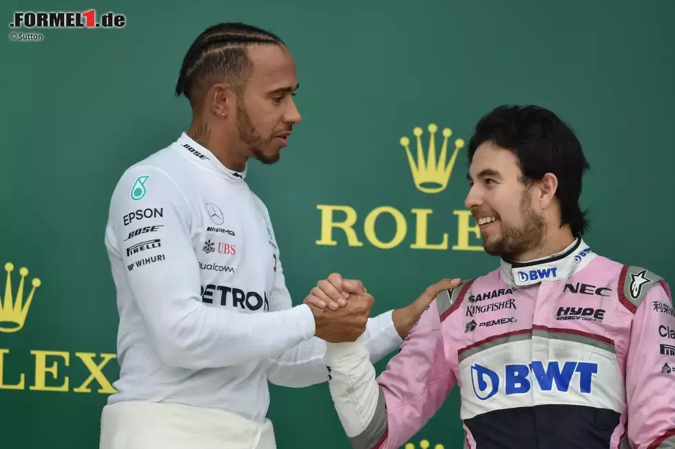 Foto zur News: Lewis Hamilton (Mercedes) und Sergio Perez (Force India)