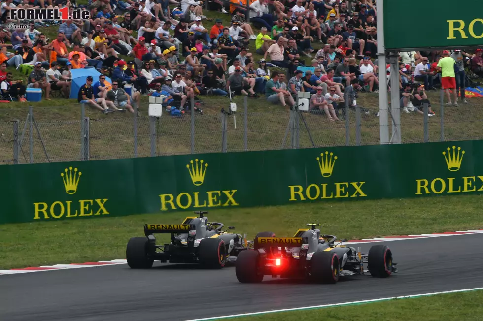 Foto zur News: Carlos Sainz (Renault) und Nico Hülkenberg (Renault)